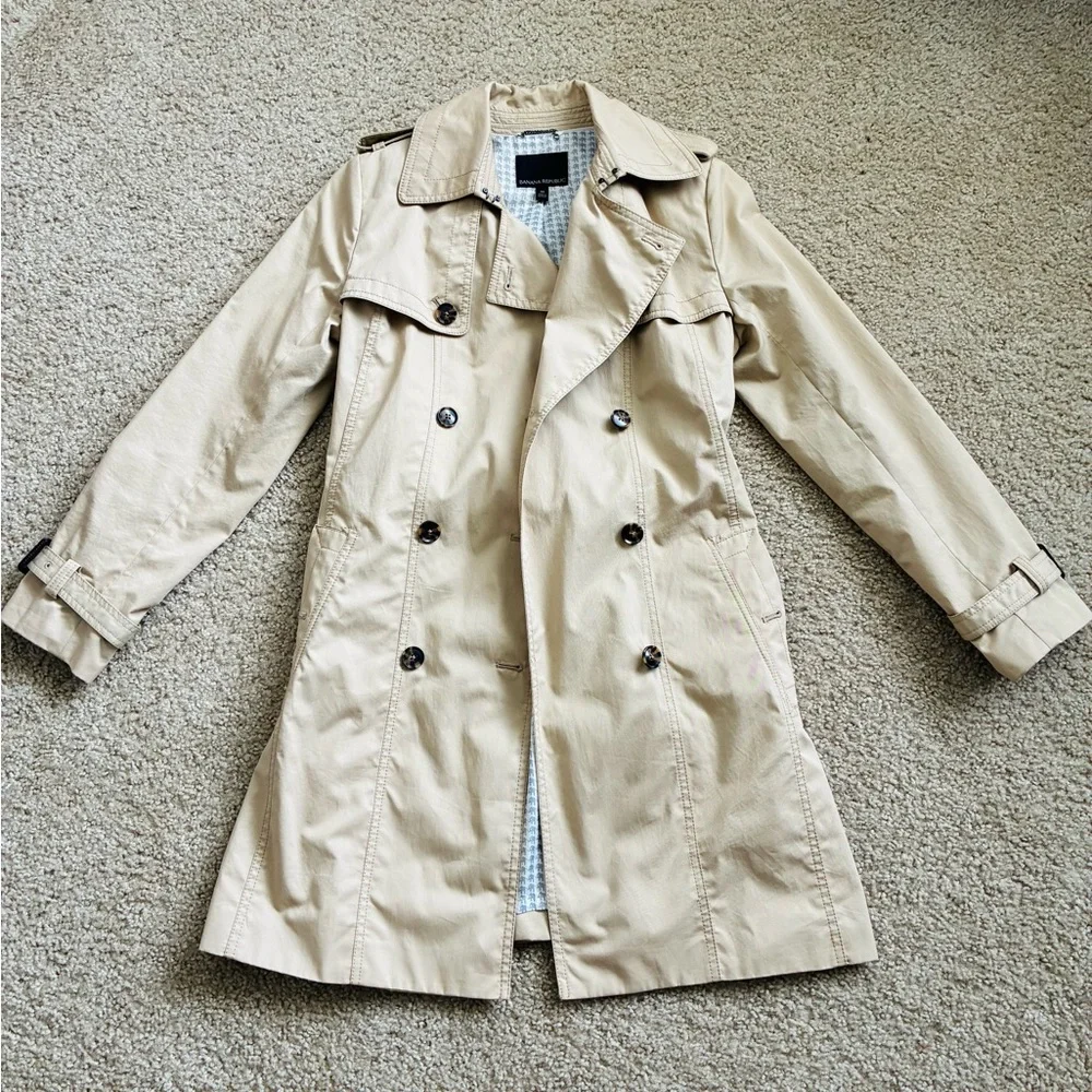 Banana Republic Classic Trench Coat, tan, size M. - Picture 2 of 6